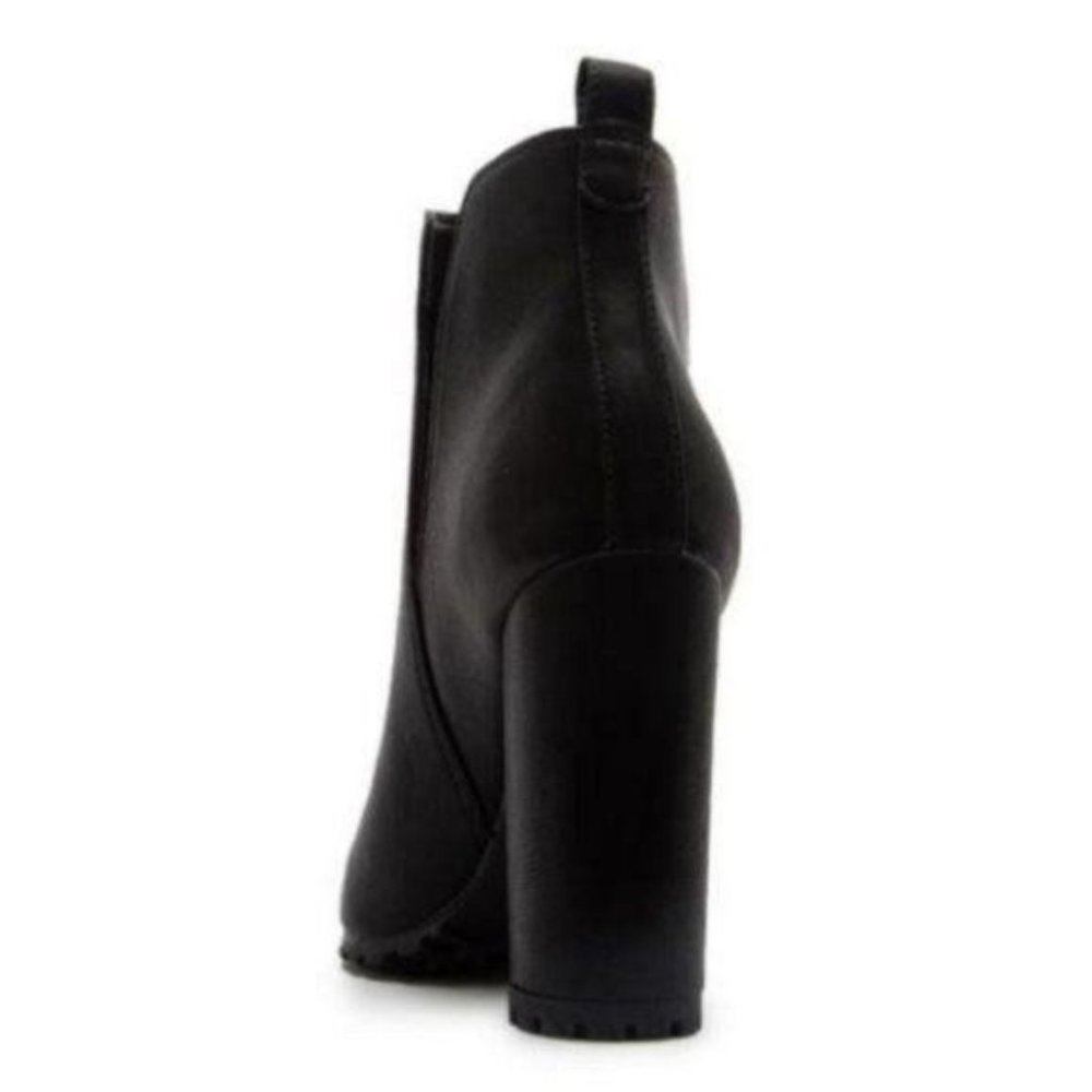 !! RESTOCKED !! Black Lug Sole Booties - Picture 7 of 9
